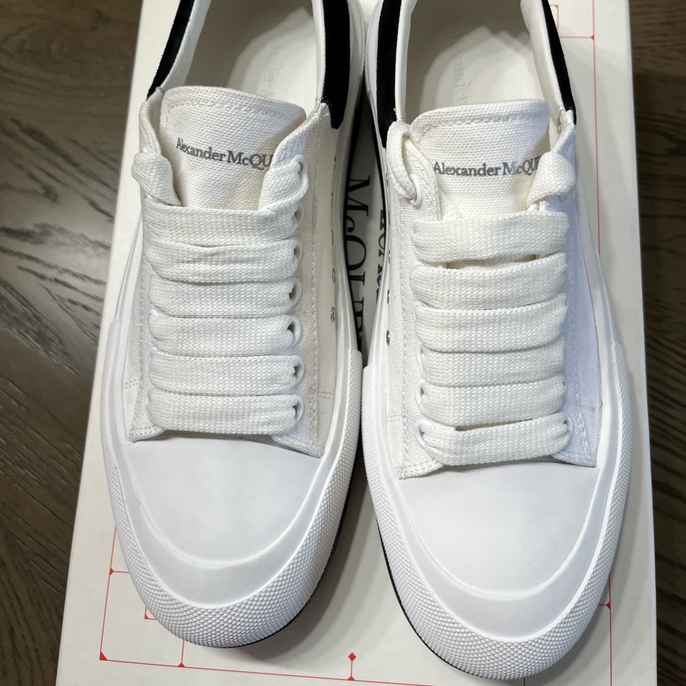 Men’s Alexander McQueen. Size 8.5 (41.5 EU)